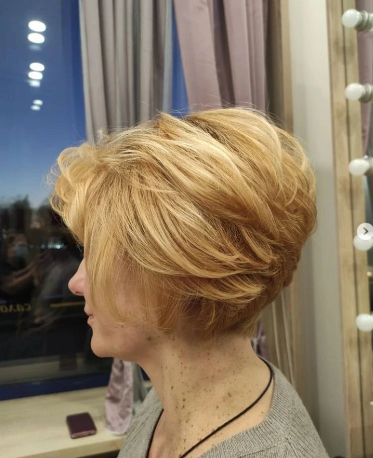 feather cut with a short back of the head