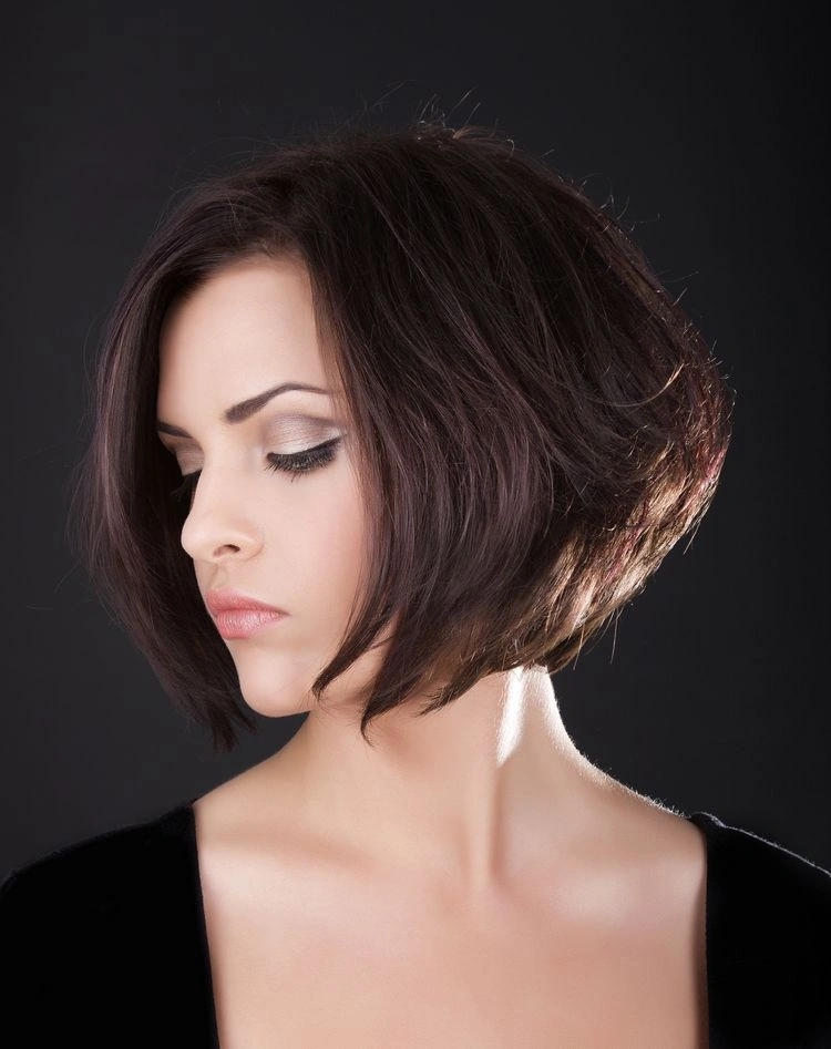 Bob hairstyles with a short back of the head are trendy